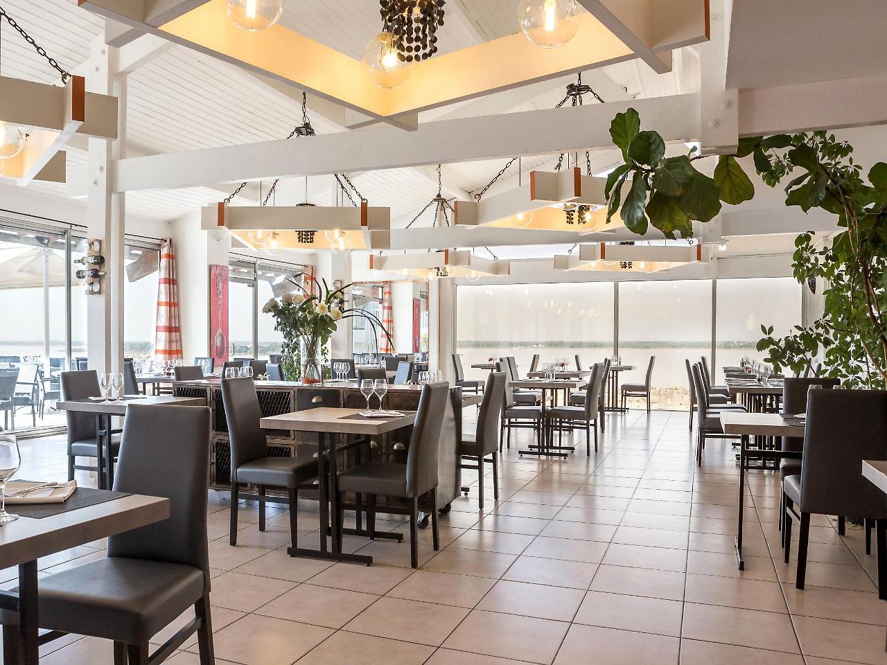 Logis Hotel Restaurant La Citadelle Blaye Exterior photo