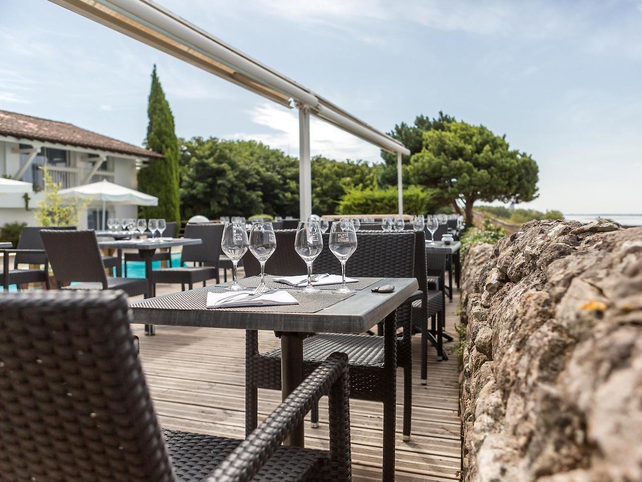 Logis Hotel Restaurant La Citadelle Blaye Exterior photo