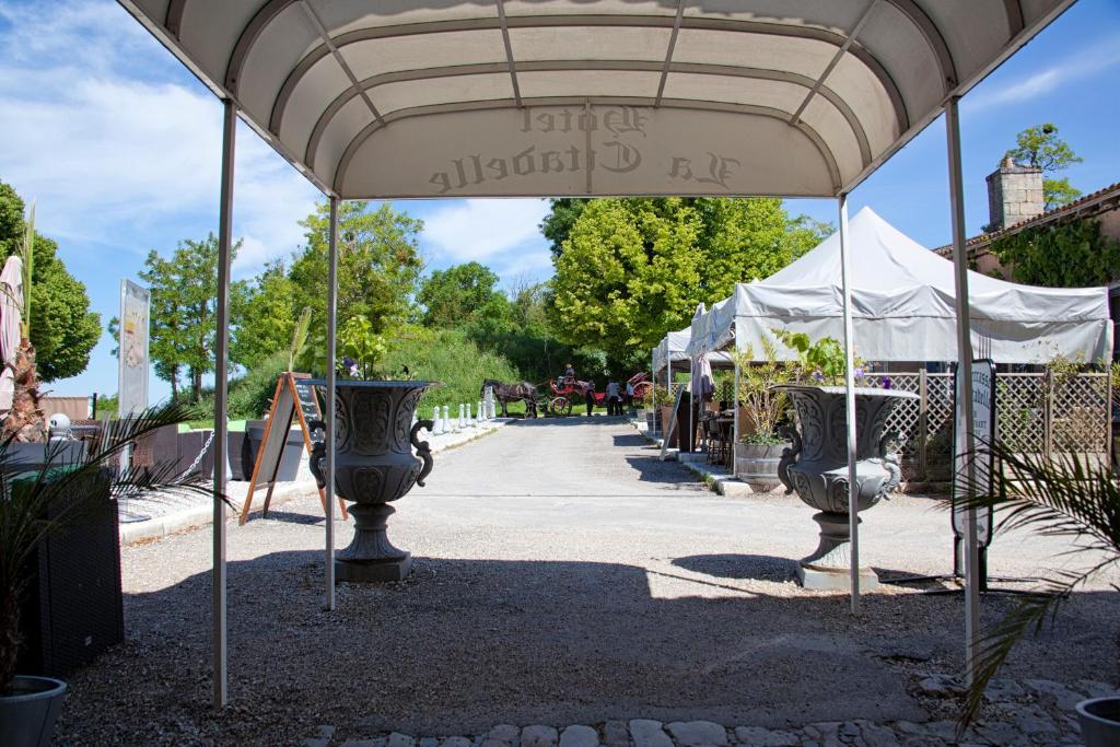 Logis Hotel Restaurant La Citadelle Blaye Exterior photo
